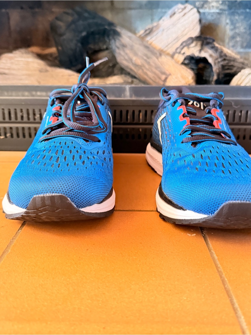 Men's Blue Athletic Running Shoes with Charcoal Details - Picture 3 of 13